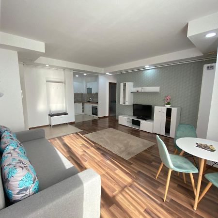 Green Deluxe Apartment Cosmopolis Stefanestii de Jos Eksteriør billede