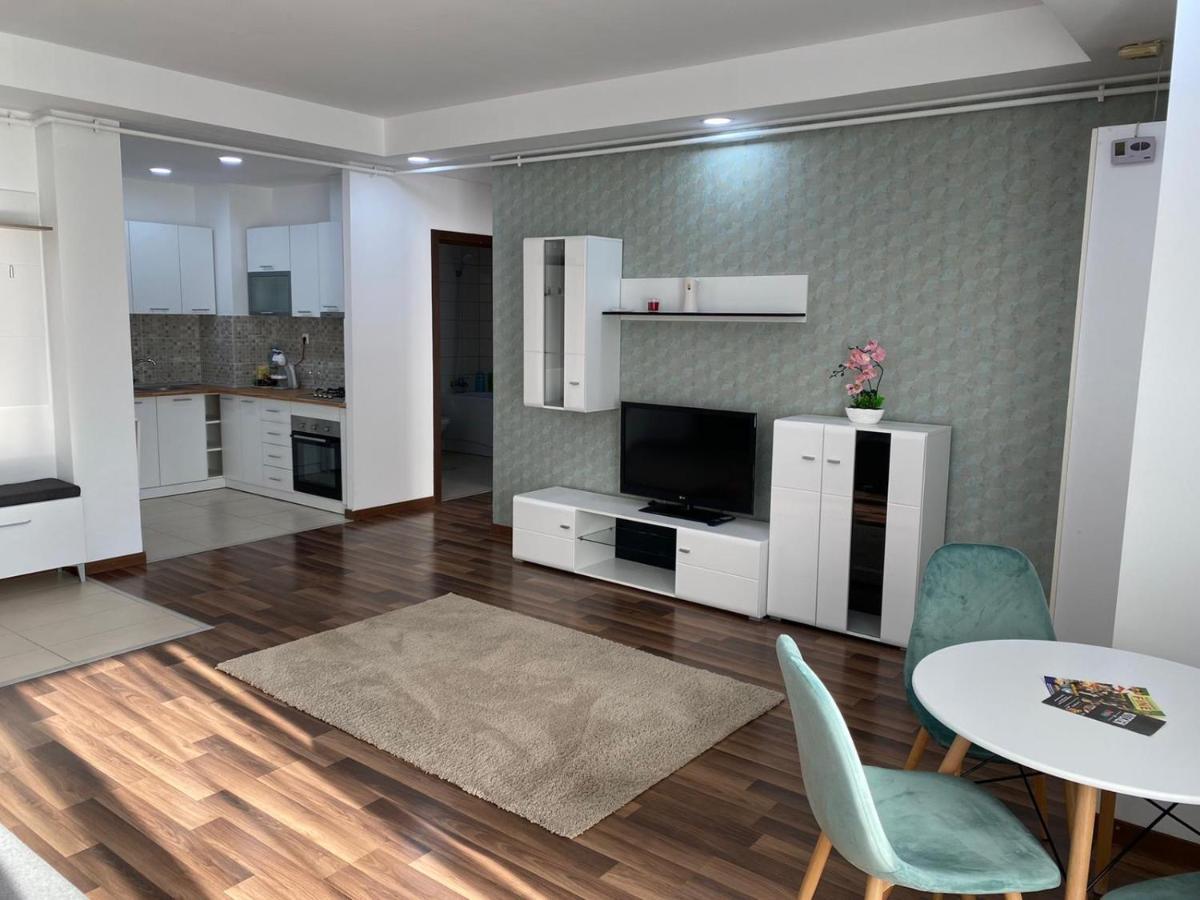 Green Deluxe Apartment Cosmopolis Stefanestii de Jos Eksteriør billede